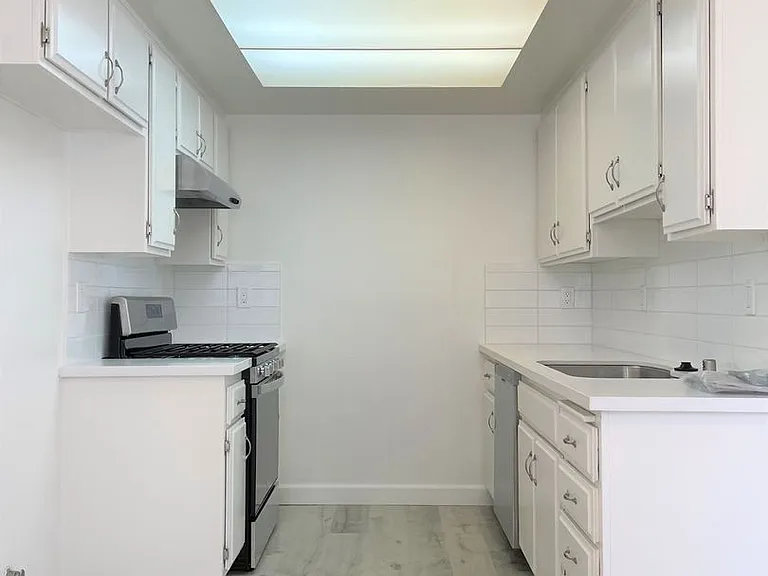 1255 W 7th St — Photo 5