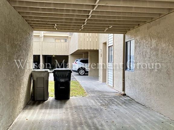 2nd image of 1428 Oak Pl APT K