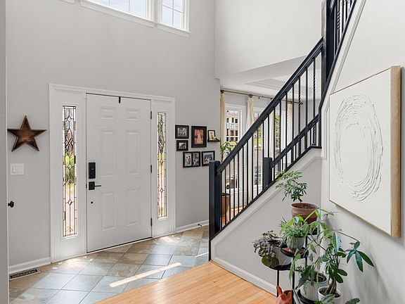 3rd image of 1296 Buckingham Cir
