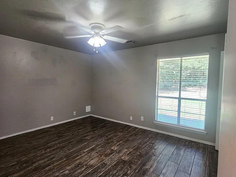 3824 N Monroe St — Photo 7