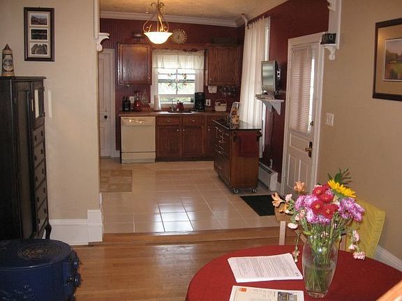 3rd image of 706 N Market St