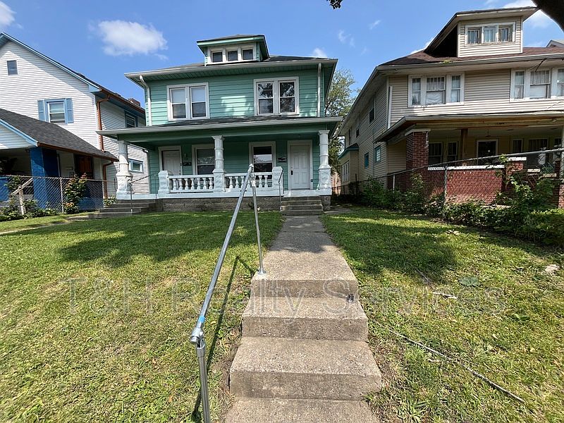 1st image of 1027 N Parker Ave