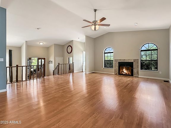 4th image of 609 W Fir Street