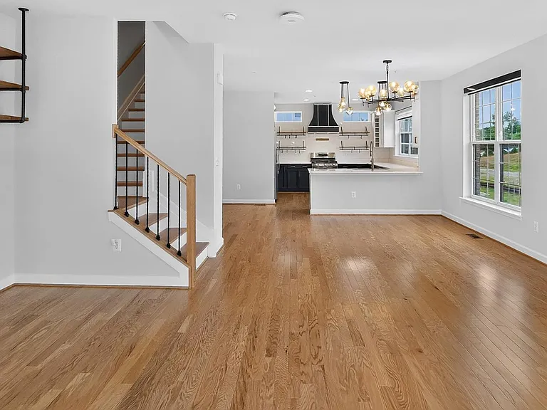 627 Leigh Way — Photo 19