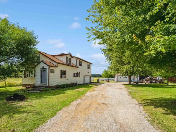 308 163rd St N, East Moline, IL 61244