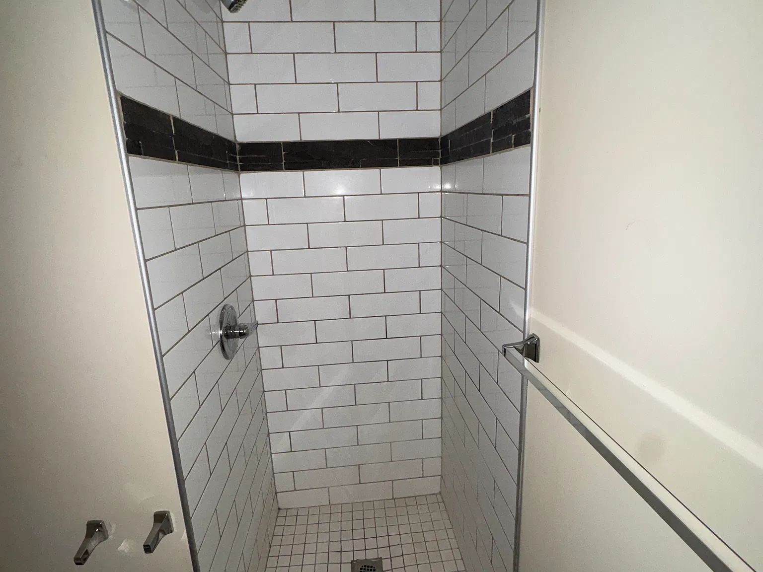 Quaint Suite in Downtown Red Deer (RP082) — Photo 3