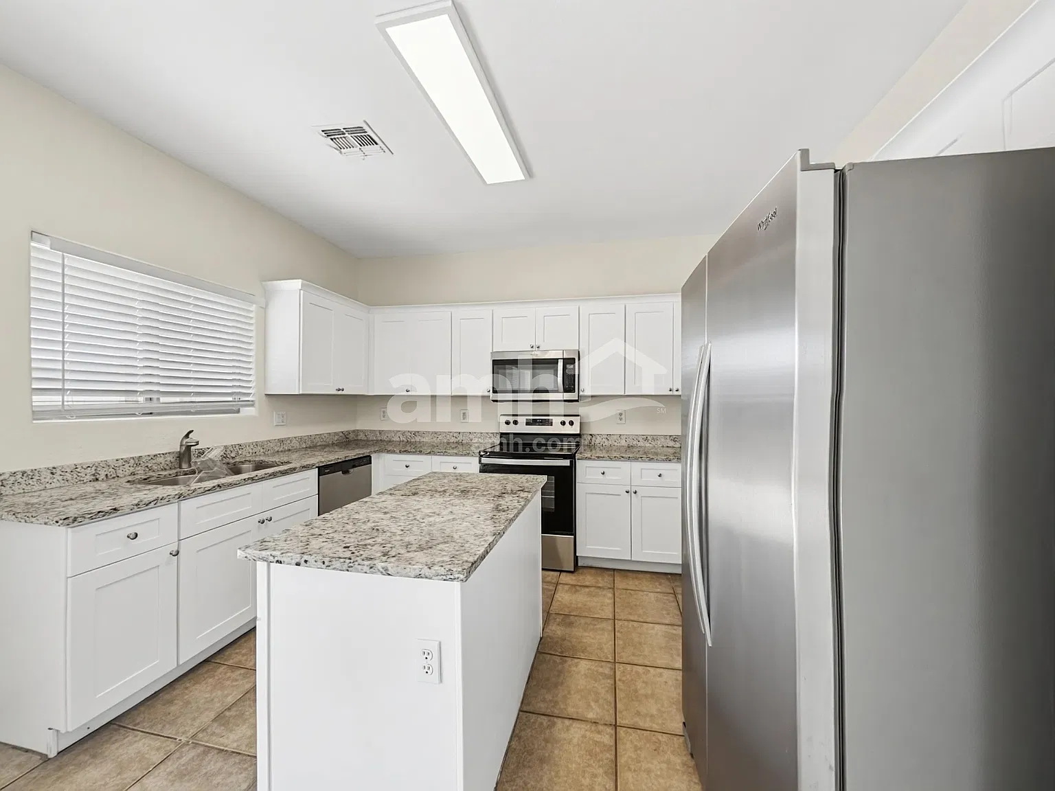 4 bed, 3.0 bath, 2489 sqft, $2,335 — Photo 3