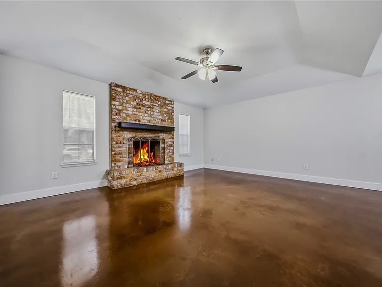 3029 Twin Creek Dr — Photo 4