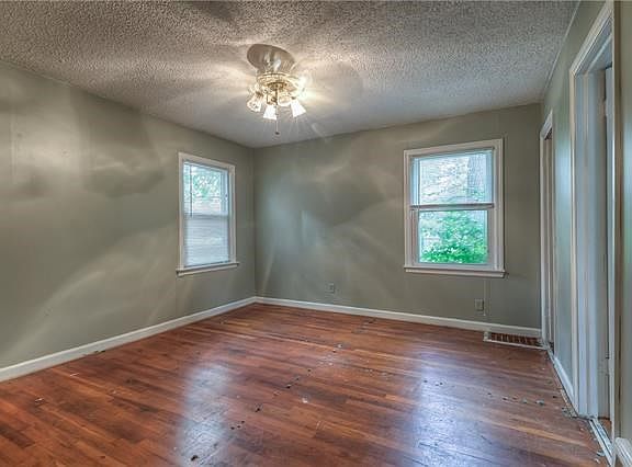 3rd image of 5406 Rosewood St