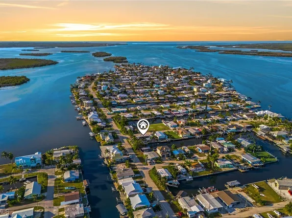 2631 Bayshore Dr, Matlacha, FL 33993