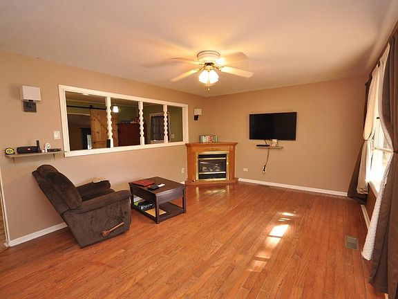 3rd image of 509 Sharon Dr