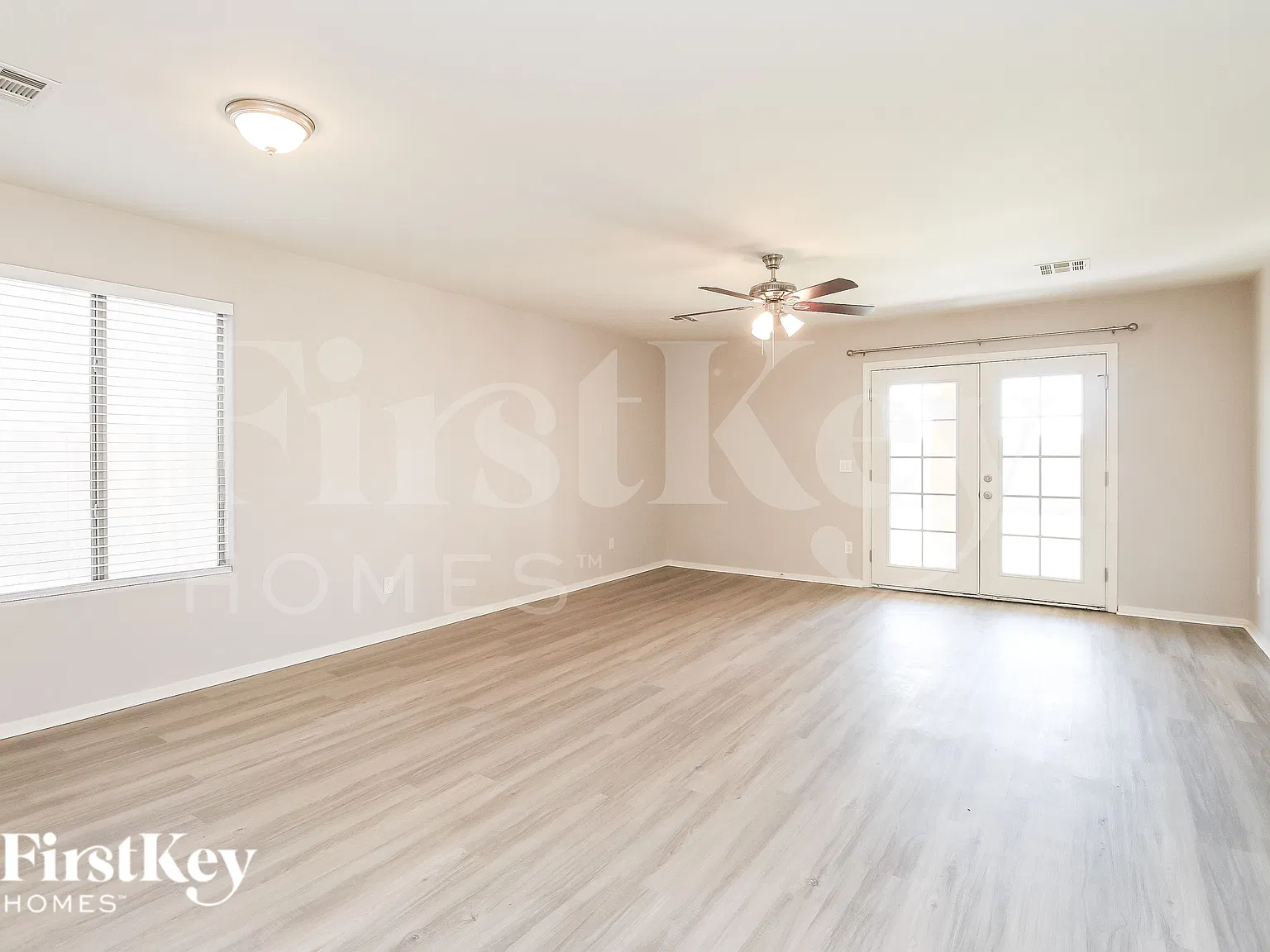 4 bed, 2.5 bath, 2796 sqft, $2,015 — Photo 4