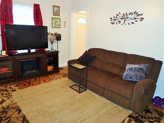 Looking toward Kitchen