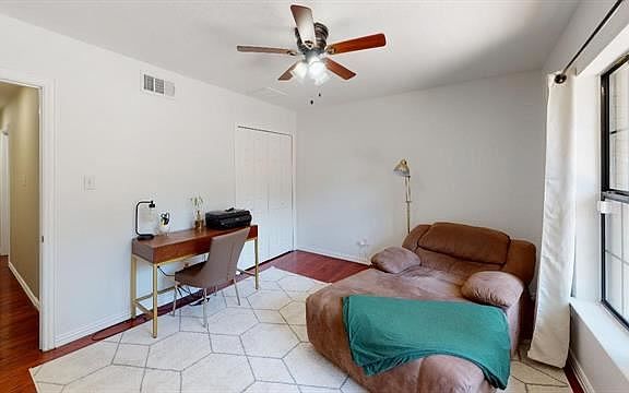 2nd image of 2537 W Kiest Blvd