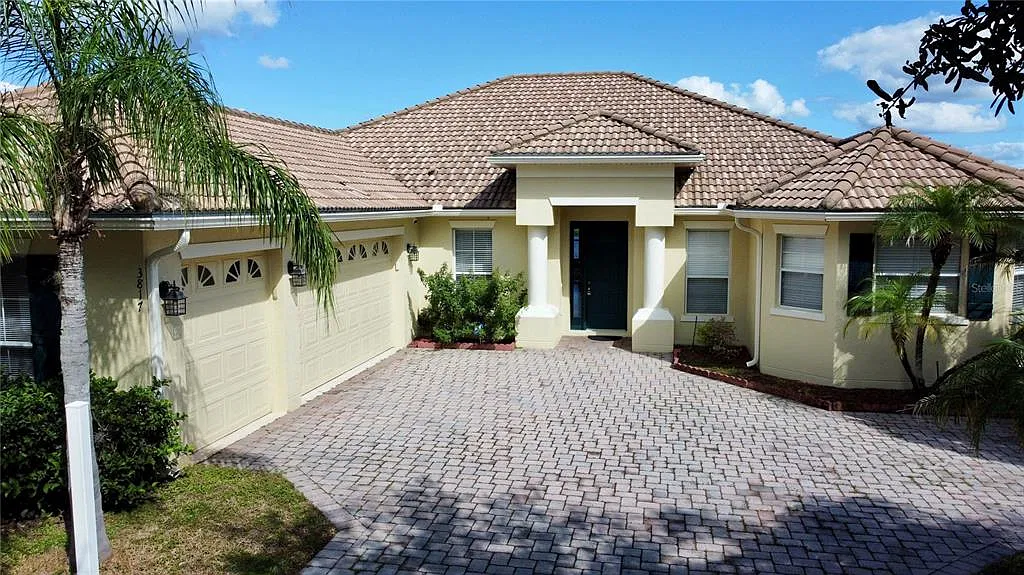 4 bed, 3.0 bath, 2724 sqft, $2,600 — Photo 4