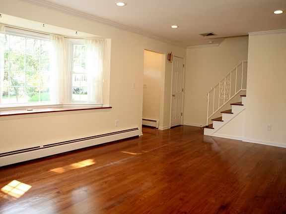 4th image of 24 Amelia Ave