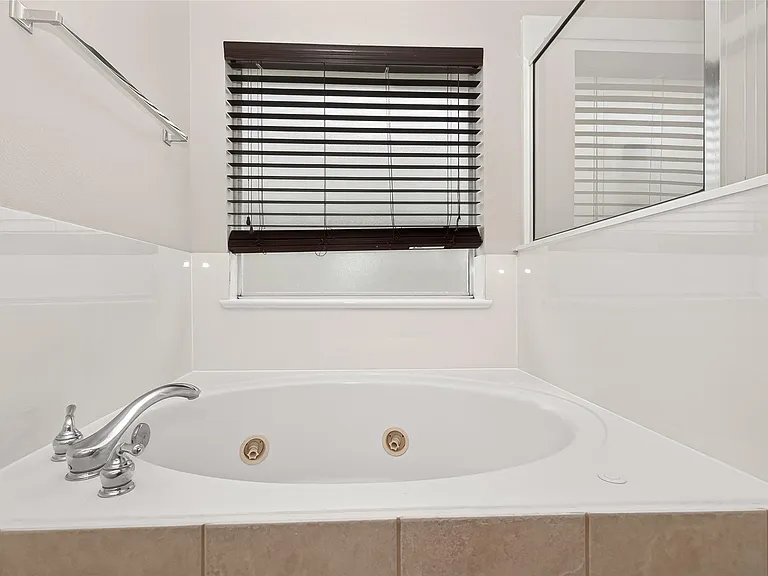 127 Monterrey Rd W — Photo 32