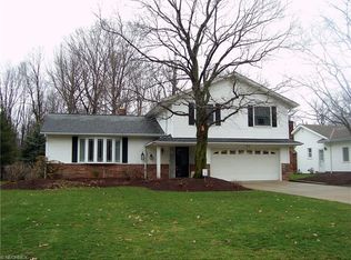 5885 Williamsburg Dr, Highland Heights, OH 44143