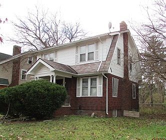 2nd image of 175 W Greendale