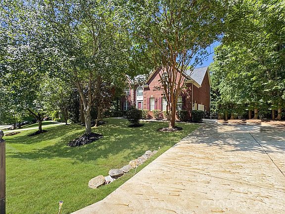 3rd image of 6119 Savannah Grace Ln
