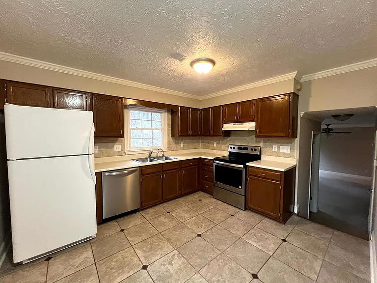 1233 Wilderness Dr — Photo 4