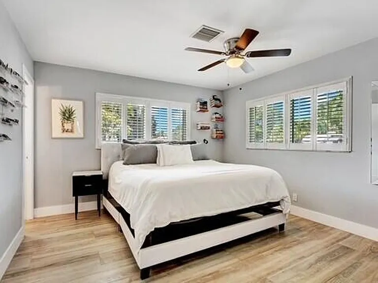 722 SW 28th Ave — Photo 12