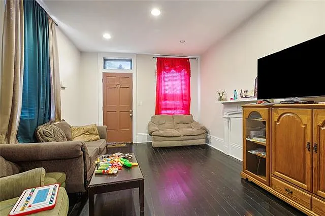 3005 Banks St — Photo 3