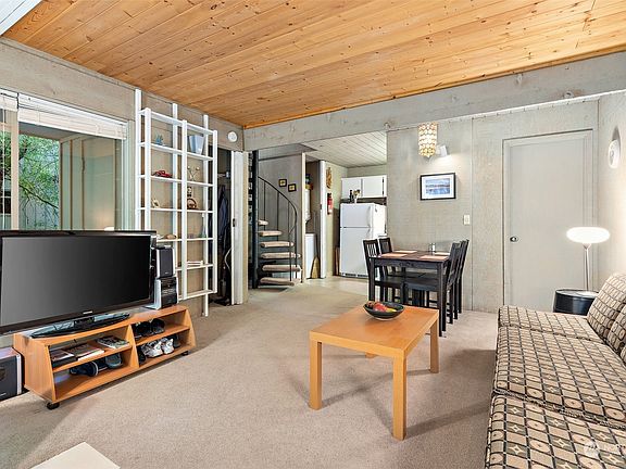 3rd image of 733 E Promontory Road