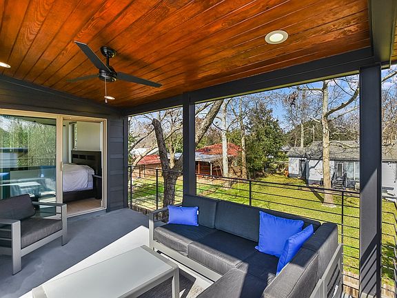 3rd image of 906 Brentwood St #2