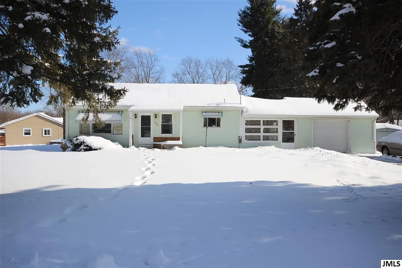 147 Bradley Dr photo 1