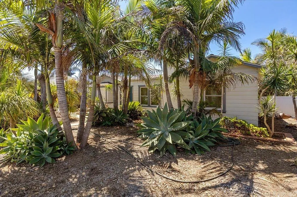 3 bed, 1275 sqft, $5,900 — Photo 4