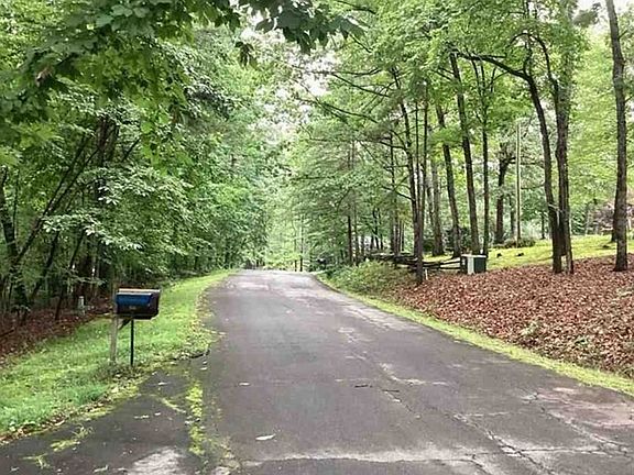 Exterior Neighborhood (street photo)