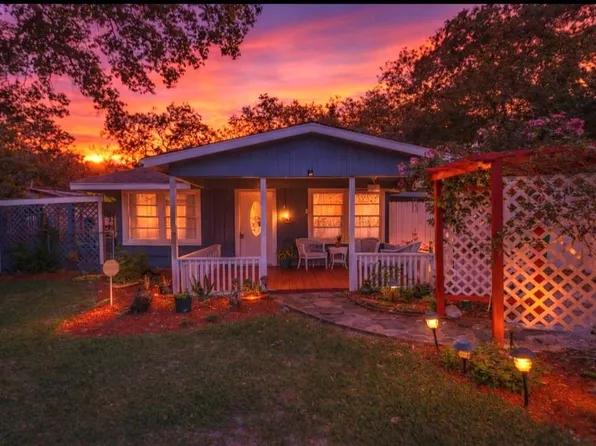 4910 Charles St, Seabrook, TX 77586