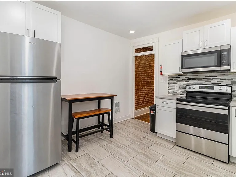 719 N Plum St #2 — Photo 6