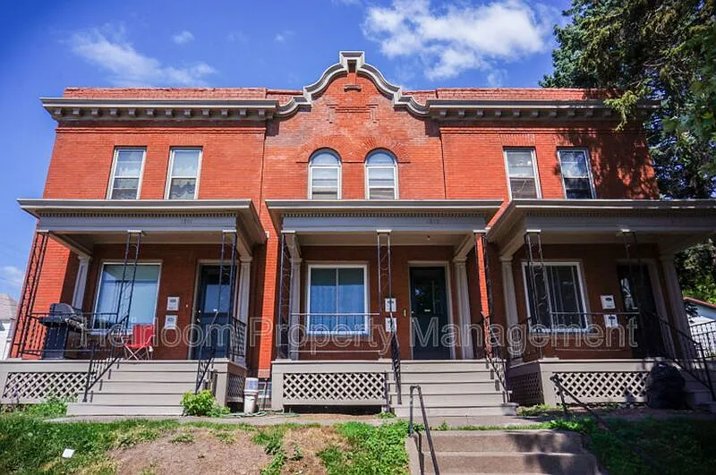 1205 E 2nd St