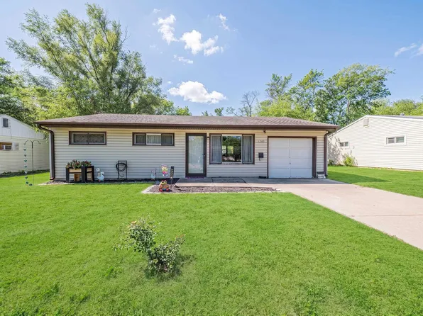 1205 W 12th St, Junction City, KS 66441