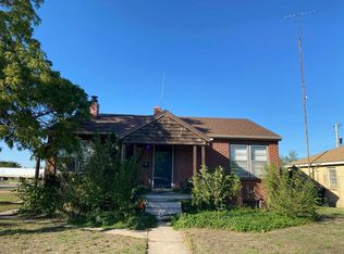 3220 Meadowlark Ln, Great Bend, KS 67530