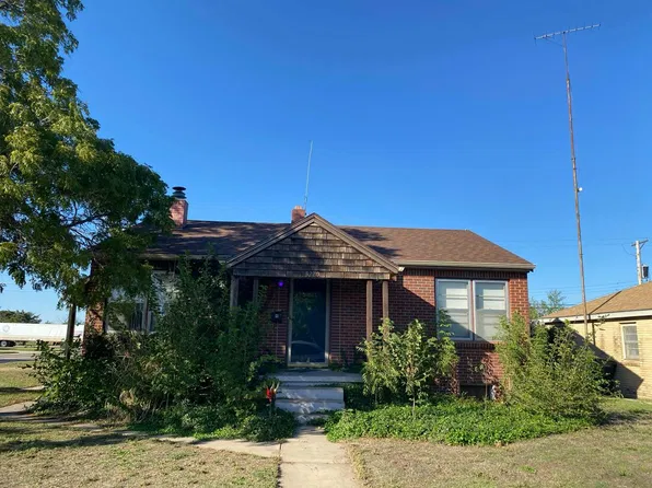 3220 Meadowlark Ln, Great Bend, KS 67530