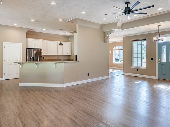 Kitchen/Family Room>