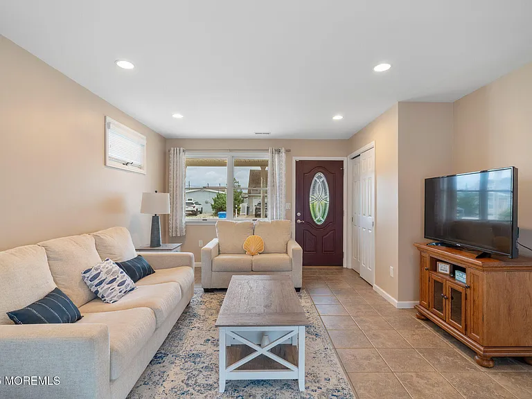 60 Mary Alice Rd — Photo 4