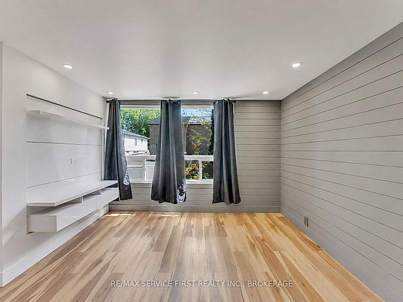 3rd image of 211 Raglan Rd