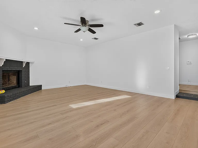 1811 N Avon St — Photo 15