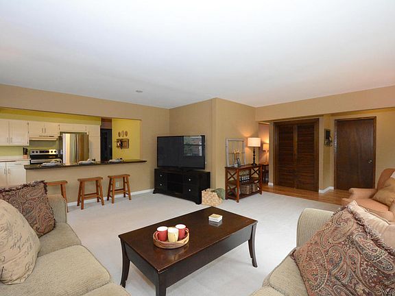 4th image of 2313 Barberry Ct