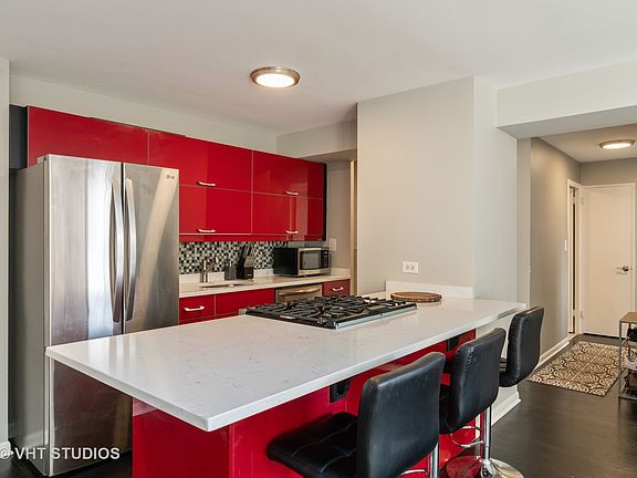 3rd image of 3950 N Lake Shore Dr APT 214