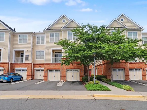 43031 Foxtrail Woods Ter #106, Ashburn, VA 20148