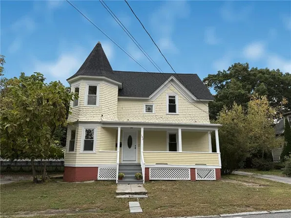 143 Blackamore Ave, Cranston, RI 02910
