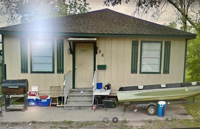 1st image of 806 Lee St