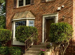 2831 Sutton Oaks Ln, Vienna, VA 22181
