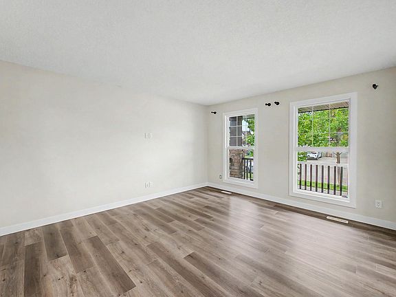 4th image of 5 Dickens St