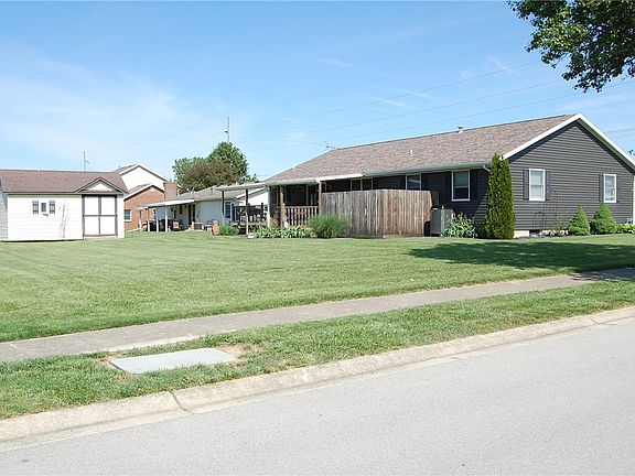 3rd image of 910 Baker Rd